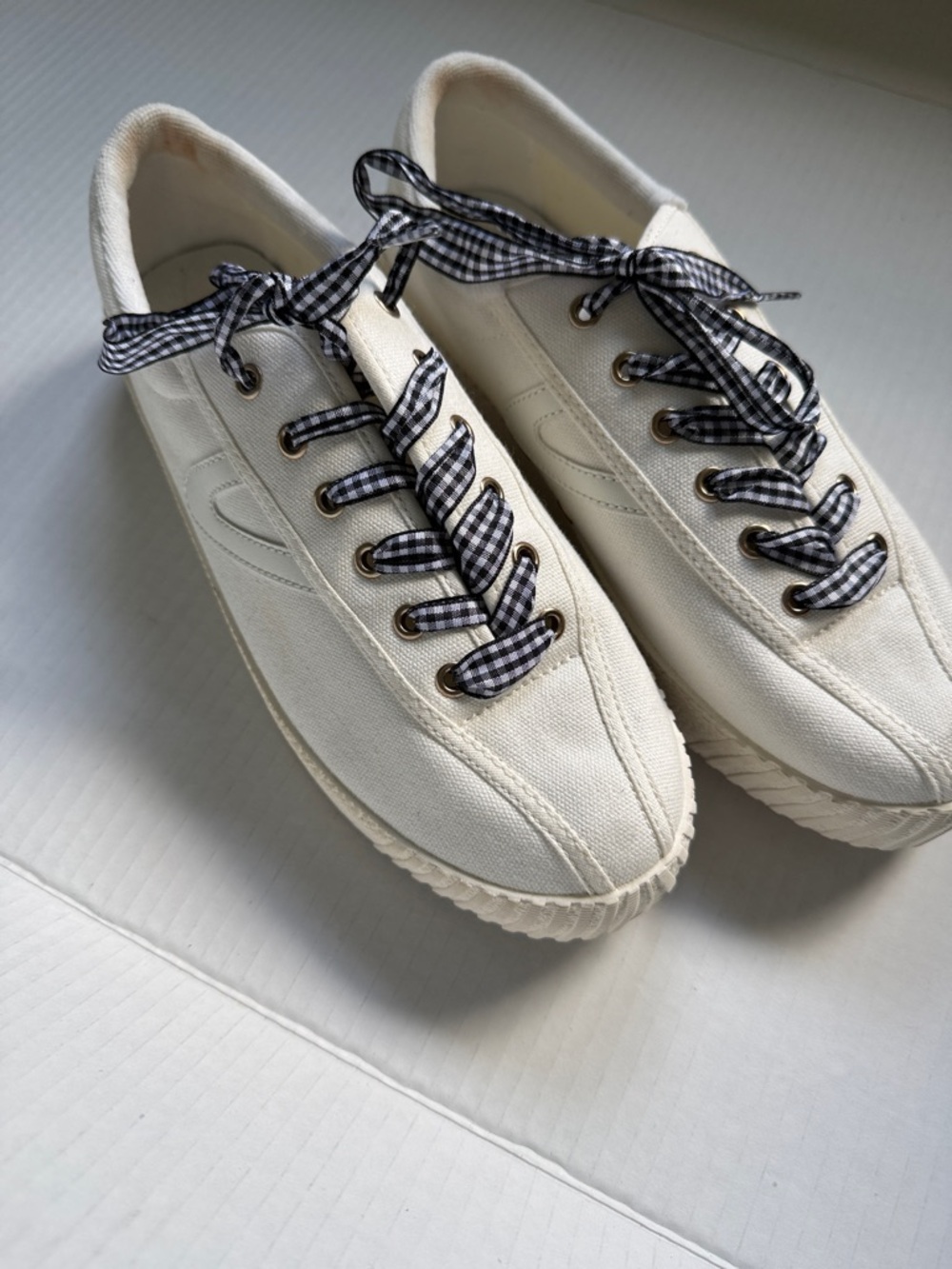 Tretorn canvas sneakers Sz 9